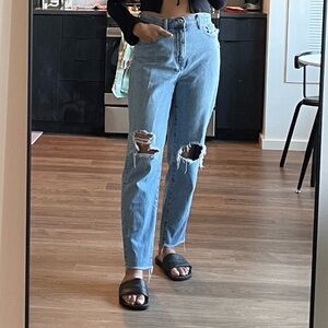UNIQLO STRAIGHT LEG HIGH WAIST JEANS